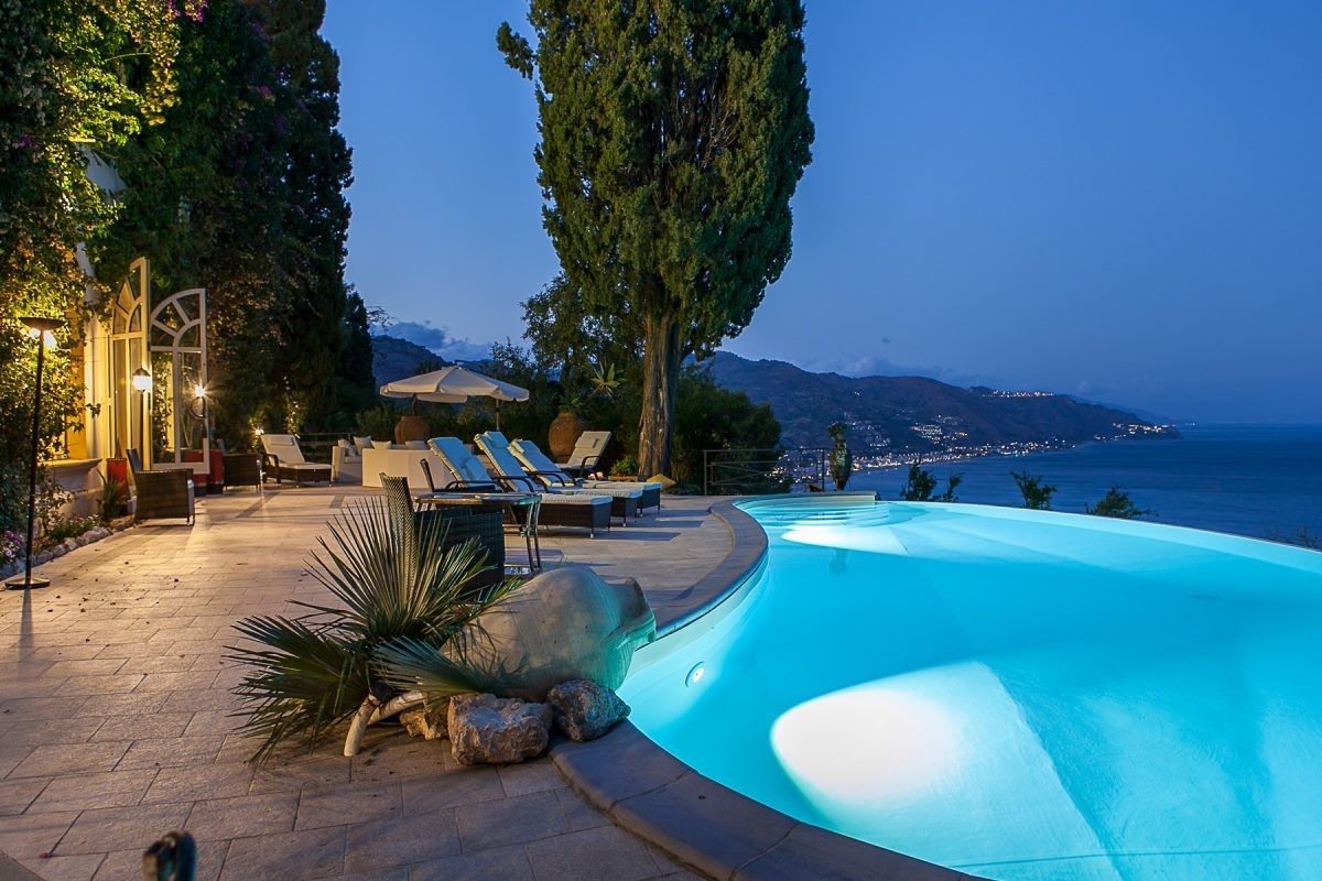 luxury private villa taormina